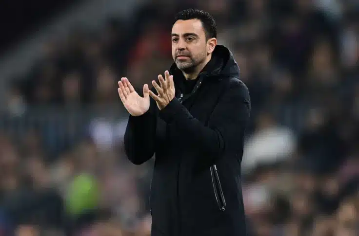 HLV Xavi gia hạn hợp đồng với Barcelona