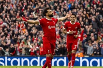 Liverpool thắng 2-1 Brighton, lên đỉnh Ngoại Hạng Anh